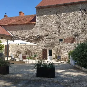 Le Moulin Des Valignards - D'hotes Ebreuil